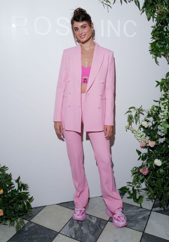 Taylor Hill   Rose Inc x Harper s Bazaar in New York 09 12 2022   - 56