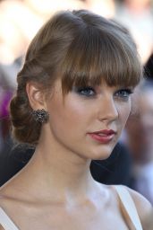 Taylor Swift - 2012 Aria Awards in Sydney
