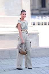 Alicia Vikander   Louis Vuitton Show at Paris Fashion Week 10 04 2022   - 49