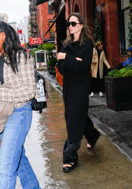 Angelina Jolie - Out in New York 10/04/2022
