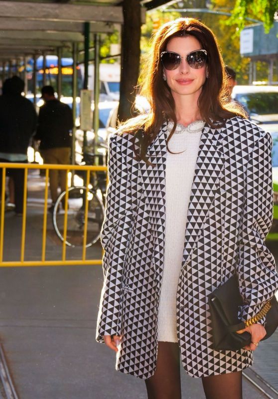 Anne Hathaway - Arrives at ABC Studios in New York 10/12/2022