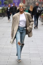 Ashley Roberts Street Style   London 10 04 2022   - 79