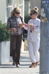 Ashley Tisdale With Her Mom in Los Angeles 10 10 2022   - 87