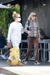 Ashley Tisdale With Her Mom in Los Angeles 10 10 2022   - 72