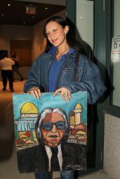Bella Hadid Receives a Painting of Her Dad - NYC 10/10/2022