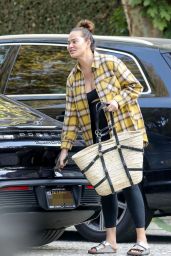 Chrissy Teigen   Out in Beverly Hills 10 06 2022   - 59