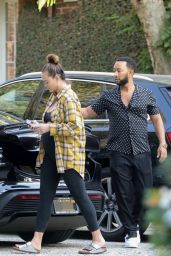 Chrissy Teigen   Out in Beverly Hills 10 06 2022   - 45