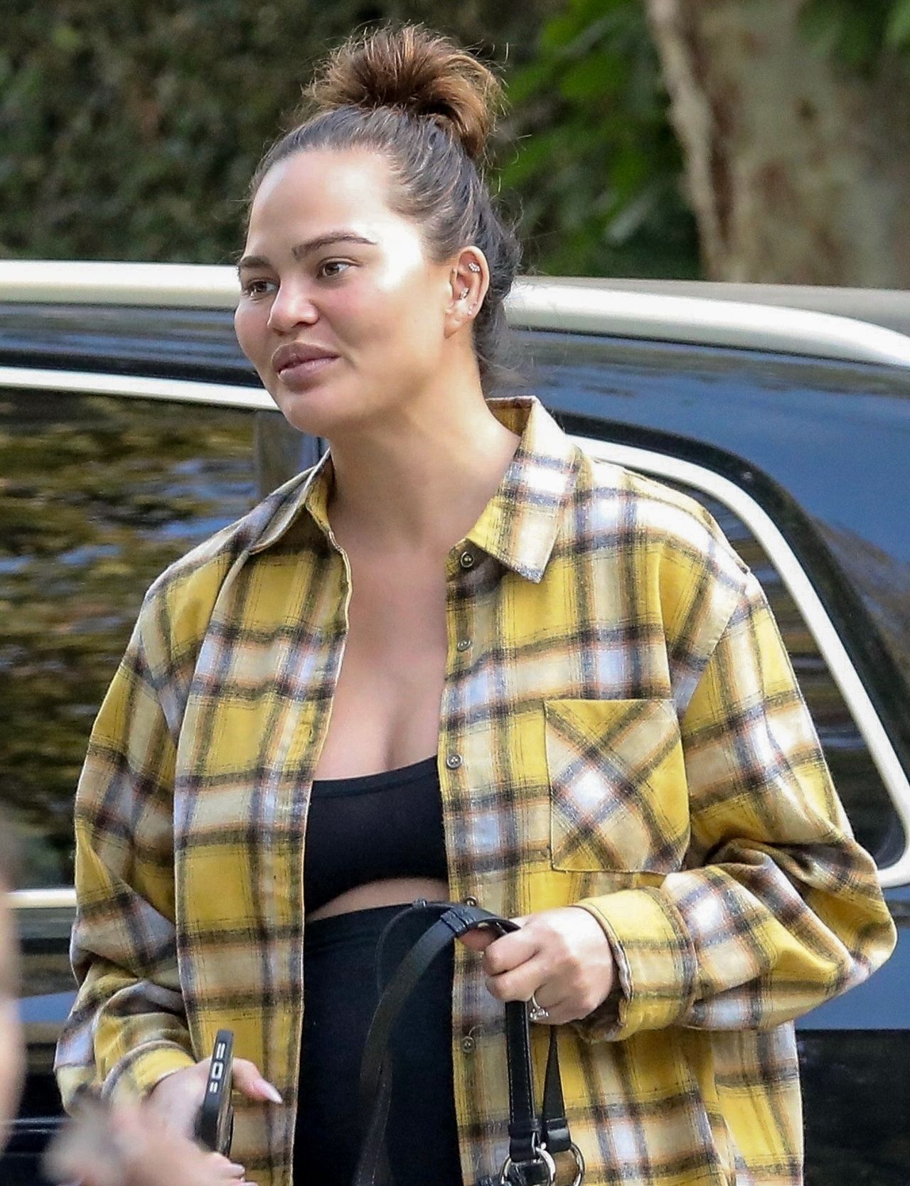 Chrissy Teigen - Out In Beverly Hills 10/06/2022 • CelebMafia