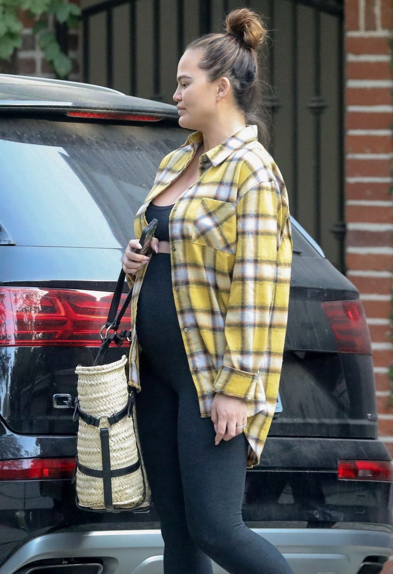 Chrissy Teigen - Out In Beverly Hills 10/06/2022 • CelebMafia