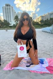 Claudia Romani in Miami Beach 10/09/2022