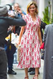 Elizabeth Banks in a White and Red Dress and High Platform Heels   New York 10 26 2022   - 37