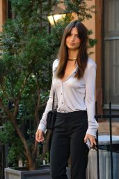 Emily Ratajkowski   Leaving Her Apartment in NY 10 19 2022   - 84