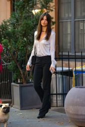 Emily Ratajkowski   Leaving Her Apartment in NY 10 19 2022   - 48