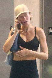 Gisele Bundchen in Workout Outfit in Miami 10/03/2022