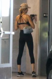 Gisele Bundchen in Workout Outfit in Miami 10/03/2022