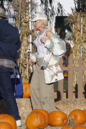 Gwen Stefani   Fall Harvest Festival in Moorpark 10 23 2022   - 61