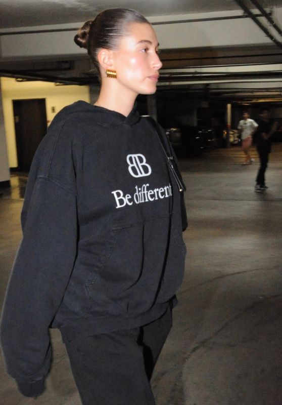 Hailey Rhode Bieber - Out in LA 10/19/2022