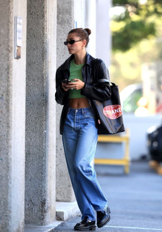 Hailey Rhode Bieber Street Style 10 05 2022   - 44