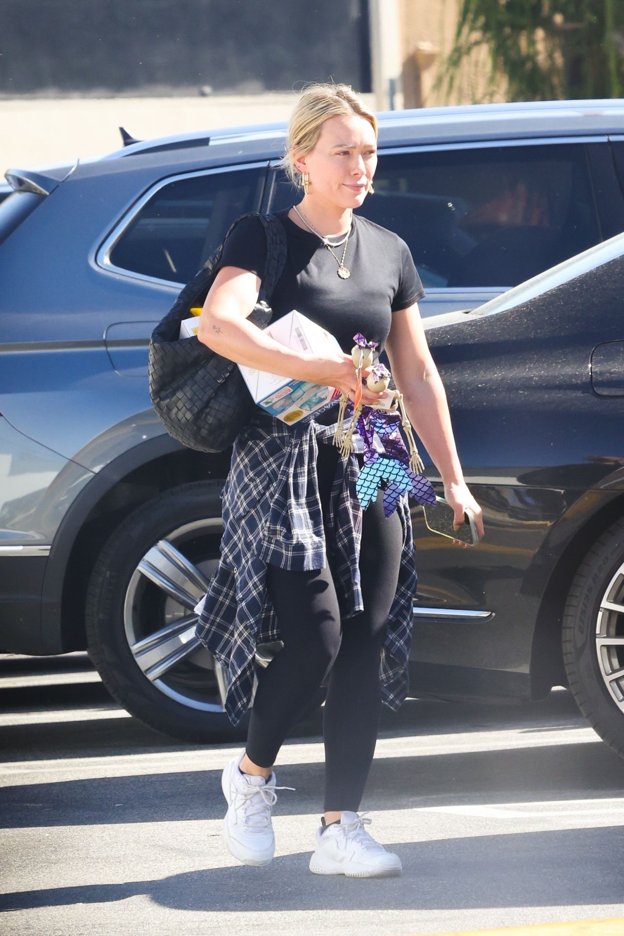 Hilary Duff Out in Studio City Ca October 9, 2012 – Star Style