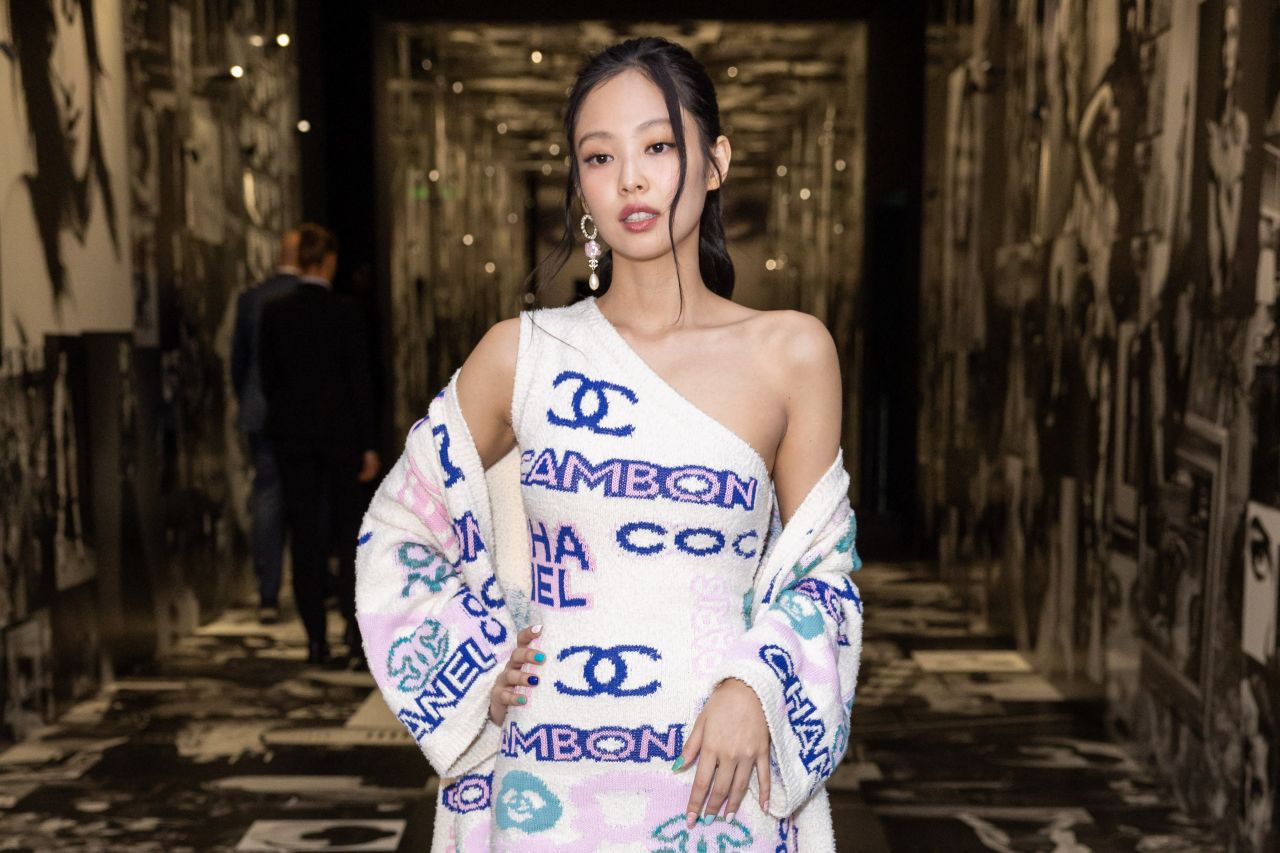 Jennie Kim (Blackpink) - Chanel Fashion Sow in Paris 10/04/2022 ...