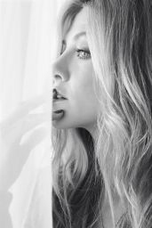 Jennifer Aniston - ELLE 2009 (CS)