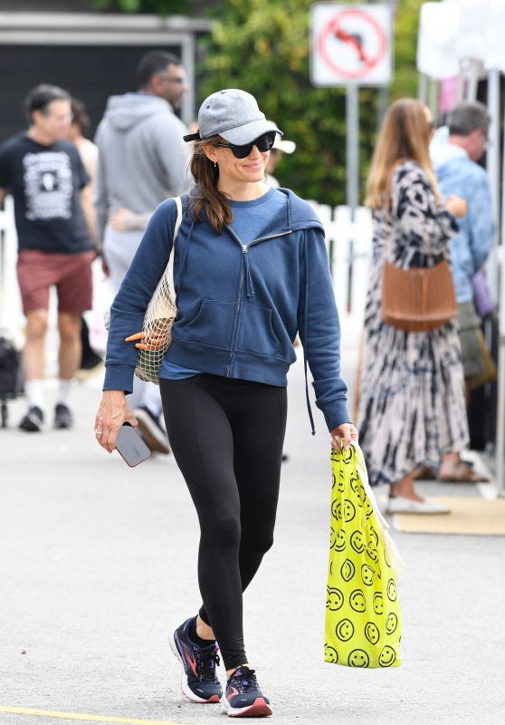 Jennifer Garner at a Farmer