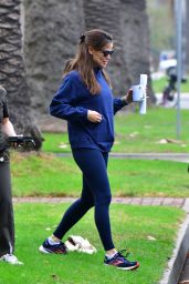 Jennifer Garner   Morning Walk in Brentwood 10 10 2022   - 3