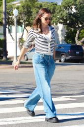 Jennifer Garner   Out in Santa Monica 10 18 2022   - 95