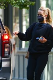 Jennifer Lawrence in Comfy Outfit in New York 10/06/2022