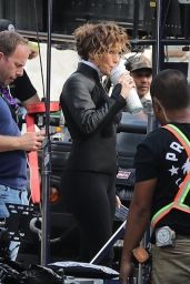 Jennifer Lopez - "Atlas" Filming Set in Los Angeles 10/11/2022