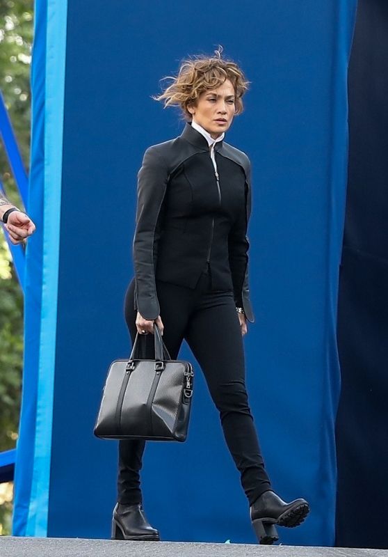 Jennifer Lopez - "Atlas" Filming Set in Los Angeles 10/11/2022
