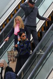 Jessica Alba Arrive to New York s Laguardia Airport 10 15 2022   - 82