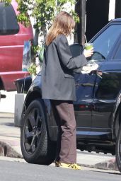 Kaia Gerber   Juice Run in Los Angeles 10 24 2022   - 53