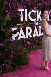 Kaitlyn Dever - "Ticket To Paradise" Premiere in Los Angeles 10/17/2022