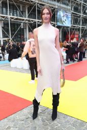 Karlie Kloss - Stella McCartney Show at Paris Fashion Week 10/03/2022