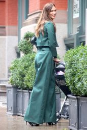 Karlie Kloss Street Style - New York 10/25/2022