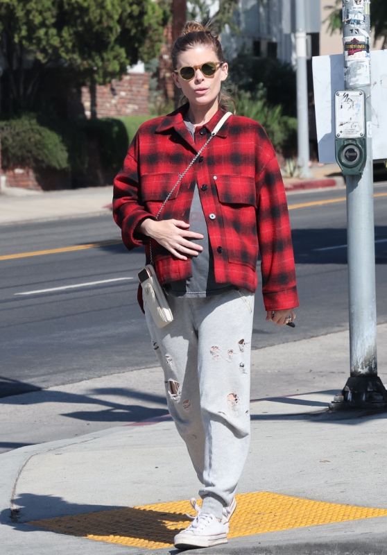 Kate Mara   Out in Los Feliz 10 03 2022   - 37