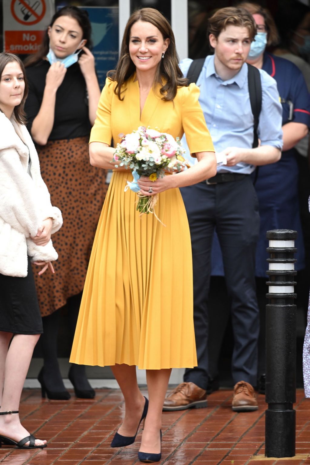 Kate Middleton at the Royal Surrey County Hospital 10/05/2022 • CelebMafia