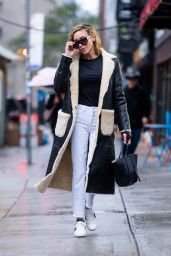 Katie Cassidy Street Style - Tribeca 10/13/2022