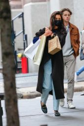 Katie Holmes   Shopping in New York City 10 24 2022   - 24