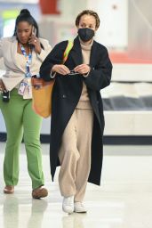 Kerry Washington in Travel Outfit - JFK Airport in NYC 10/25/2022