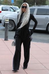Kim Kardashian - Out in Thousand Oaks 10/14/2022 • CelebMafia