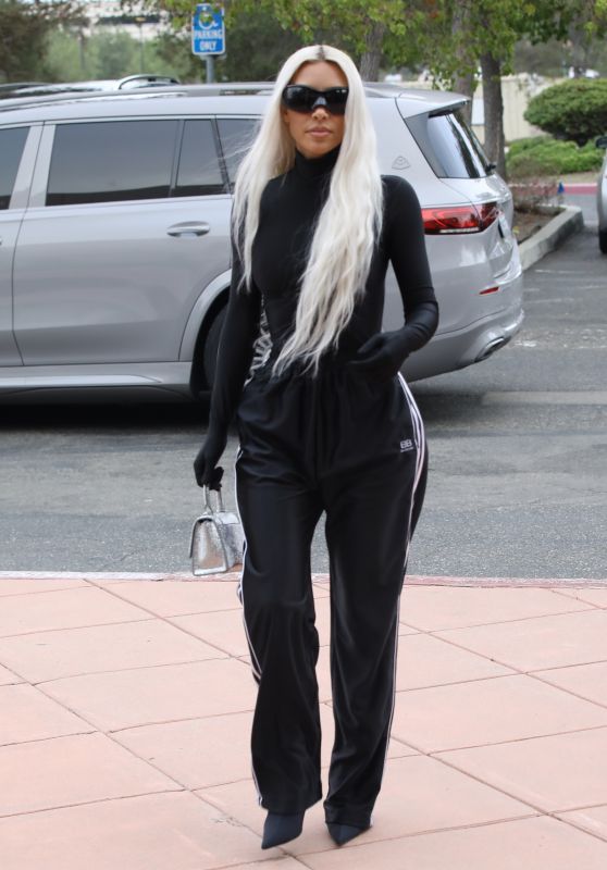 Kim Kardashian - Out in Thousand Oaks 10/14/2022 • CelebMafia