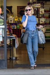 Kirsten Dunst   Shopping in Burbank 10 18 2022   - 32