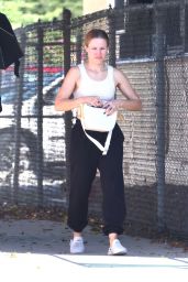 Kristen Bell in a White Tank - Running Errands in Los Angeles 10/04/2022