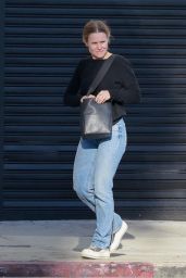 Kristen Bell Street Style - Shopping in Los Feliz 10/23/2022