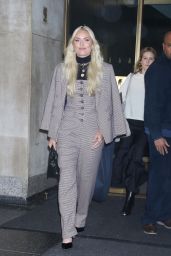 Lindsey Vonn - Leaving Today Show 10/25/2022