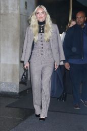 Lindsey Vonn - Leaving Today Show 10/25/2022