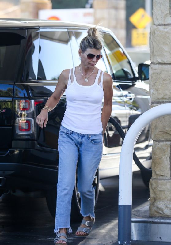 Lori Loughlin - Out in Los Angeles 09/30/2022