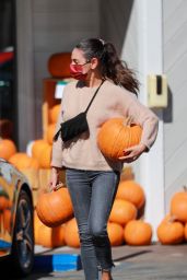 Mila Kunis   Pumpkin Patch at Jayde s Market in Beverly Hills 10 25 2022   - 2